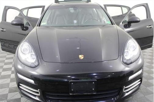 2015 Porsche Panamera 4