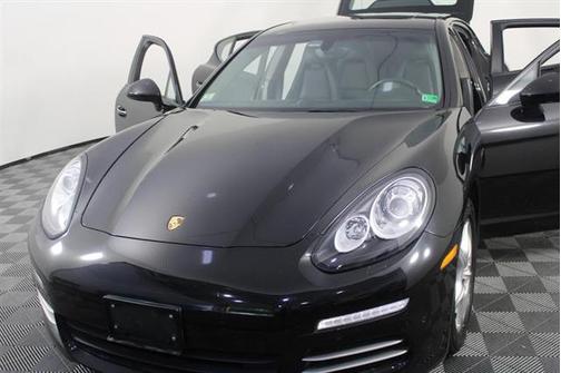 2015 Porsche Panamera 4