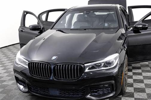 Black 2018 BMW 750 i xDrive