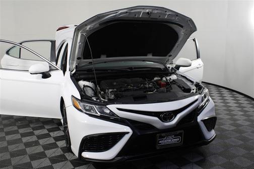 Super White 2021 Toyota Camry SE