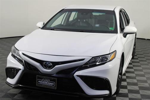 Super White 2021 Toyota Camry SE