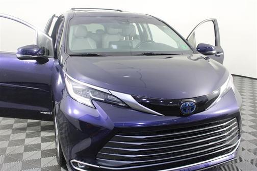 2021 Toyota Sienna Limited 7-Passenger