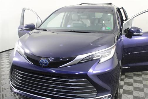 2021 Toyota Sienna Limited 7-Passenger