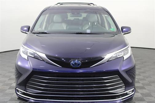 2021 Toyota Sienna Limited 7-Passenger