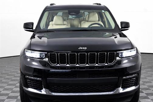Diamond Black Crystal Pearlcoat 2022 Jeep Grand Cherokee L Limited