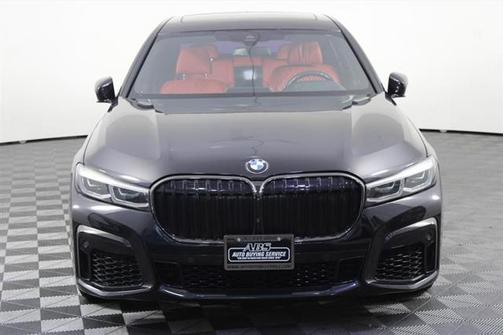 2022 BMW 740 i