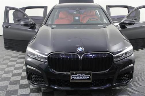 2022 BMW 740 i