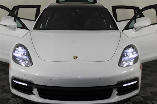 2018 Porsche Panamera 4