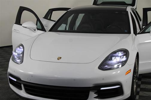 2018 Porsche Panamera 4