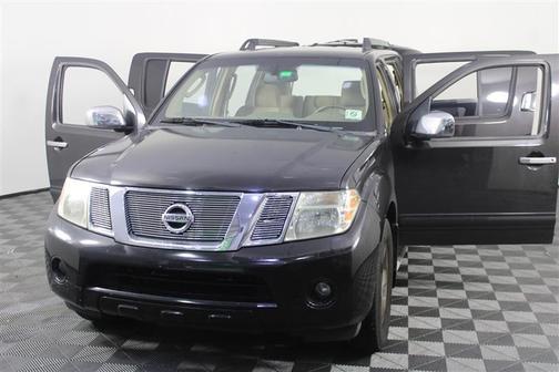 Black 2011 Nissan Pathfinder SV