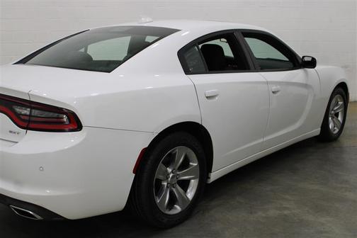 Photo 5 of 32 of 2018 Dodge Charger SXT Plus