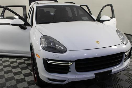 White 2015 Porsche Cayenne Turbo