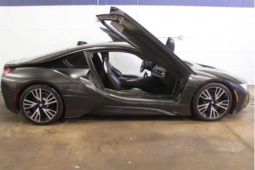 2016 BMW i8 GIGA WORLD