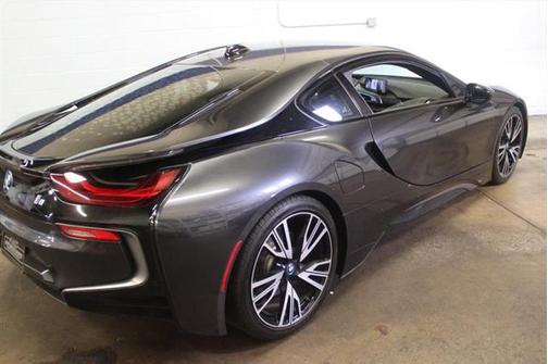 2016 BMW i8 GIGA WORLD