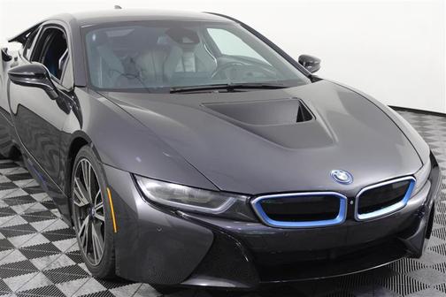 Sophisto Gray Metallic w/Frozen Gray Accent 2015 BMW i8