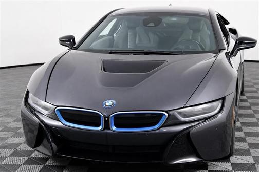 Sophisto Gray Metallic w/Frozen Gray Accent 2015 BMW i8