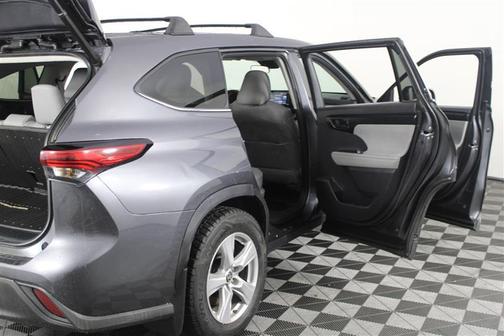 Magnetic Gray Metallic 2021 Toyota Highlander LE