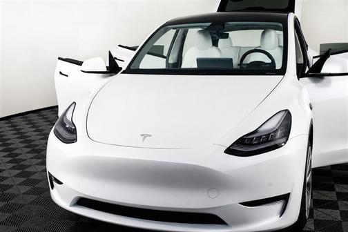 Pearl White Multi-Coat 2021 Tesla Model Y Standard Range Rear-Wheel Drive