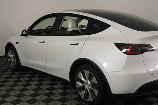 Pearl White Multi-Coat 2021 Tesla Model Y Standard Range Rear-Wheel Drive
