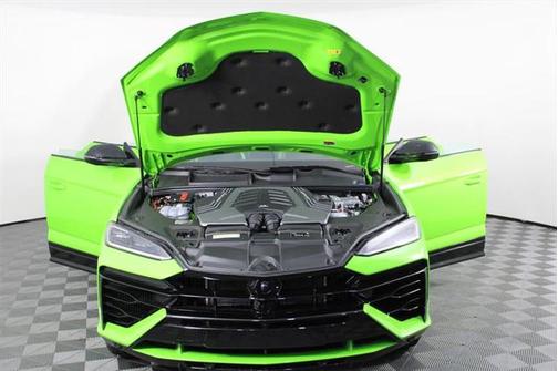 2025 Lamborghini Urus SE