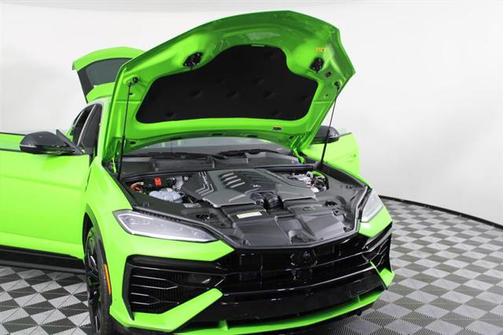 2025 Lamborghini Urus SE