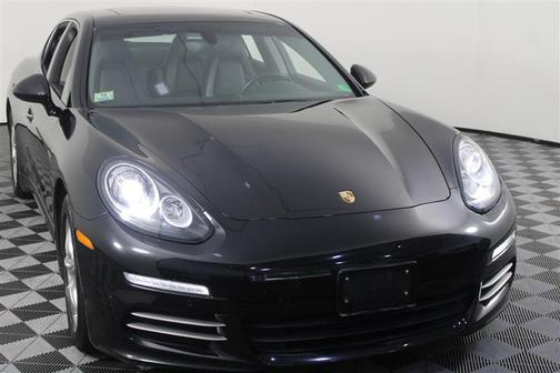 2015 Porsche Panamera 4