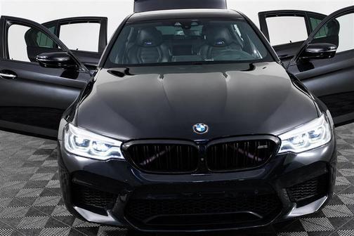 Black Sapphire Metallic 2018 BMW M5 Base