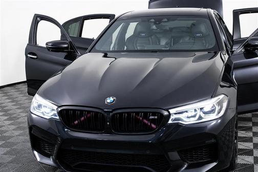 Black Sapphire Metallic 2018 BMW M5 Base
