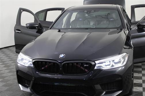 Black Sapphire Metallic 2018 BMW M5 Base