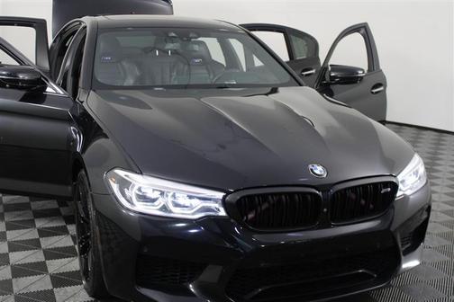 Black Sapphire Metallic 2018 BMW M5 Base