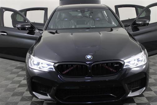 Black Sapphire Metallic 2018 BMW M5 Base