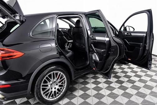 Jet Black Metallic 2015 Porsche Cayenne Turbo