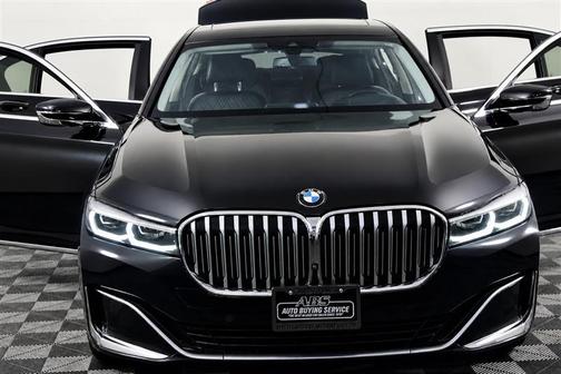 Black Sapphire Metallic 2020 BMW 750 i xDrive
