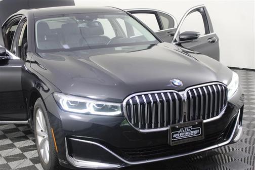 Black Sapphire Metallic 2020 BMW 750 i xDrive