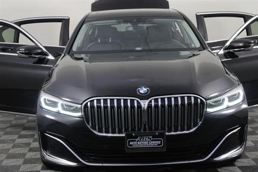 Black Sapphire Metallic 2020 BMW 750 i xDrive