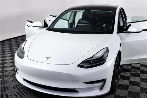 Pearl White Multi-Coat 2023 Tesla Model 3 Standard Range