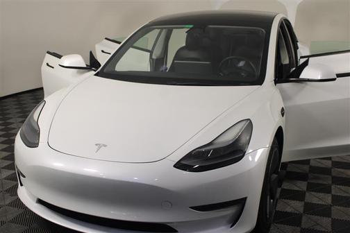 Pearl White Multi-Coat 2023 Tesla Model 3 Standard Range