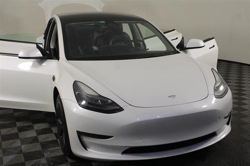 Pearl White Multi-Coat 2023 Tesla Model 3 Standard Range