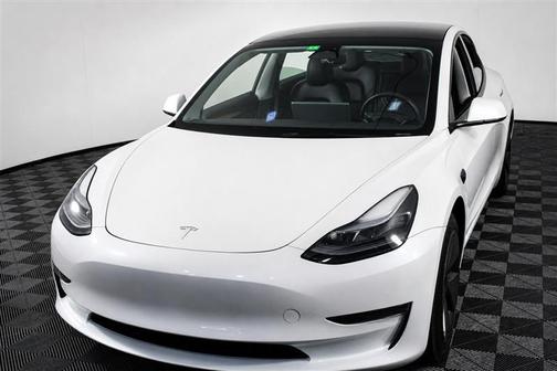 Pearl White Multi-Coat 2023 Tesla Model 3 Standard Range
