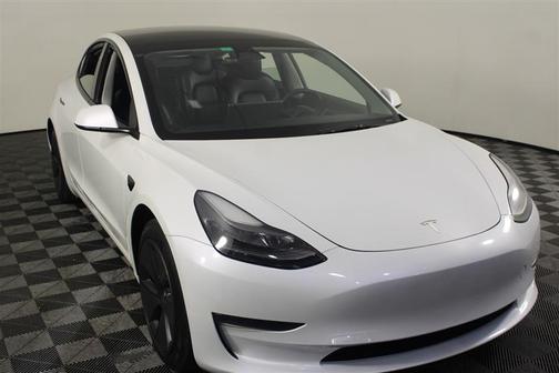 Pearl White Multi-Coat 2023 Tesla Model 3 Standard Range