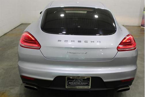 2016 Porsche Panamera 4