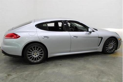2016 Porsche Panamera 4