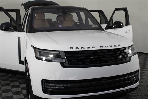 Fuji White 2023 Land Rover Range Rover P400 SE