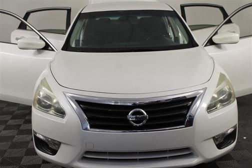 Pearl White 2013 Nissan Altima 2.5 SV