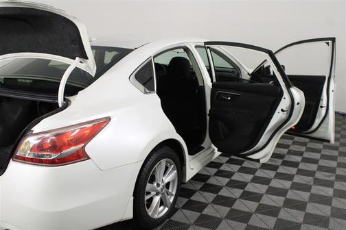 Pearl White 2013 Nissan Altima 2.5 SV
