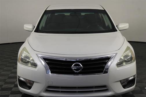 Pearl White 2013 Nissan Altima 2.5 SV