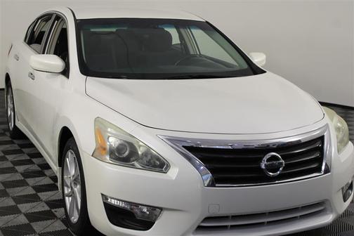 Pearl White 2013 Nissan Altima 2.5 SV