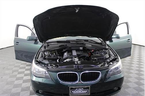 2004 BMW 530 530i
