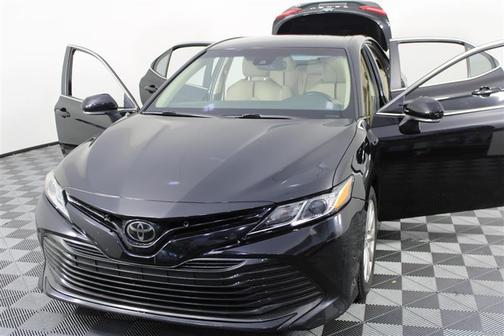 Midnight Black Metallic 2018 Toyota Camry LE