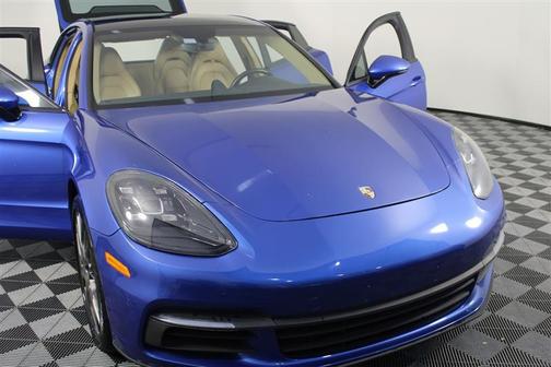 2017 Porsche Panamera 4